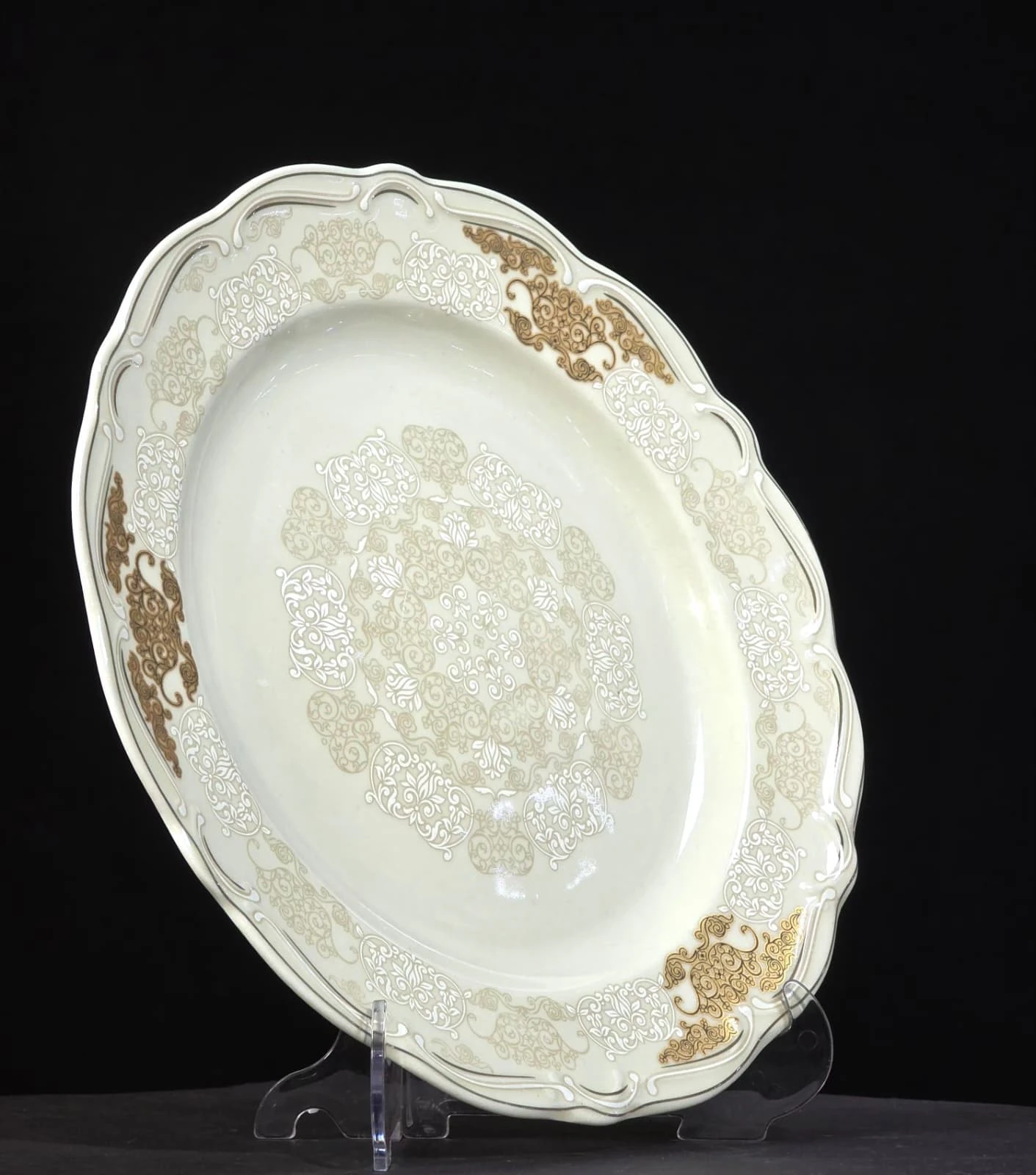 Krem Gold Köşe Desenli Porselen Yemek Takımı