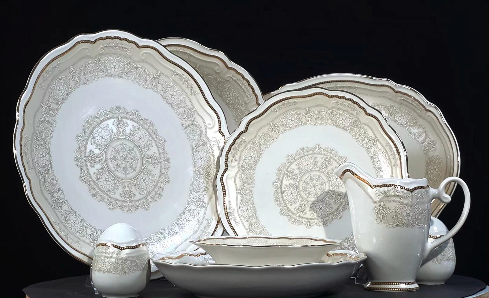 Gri Gold Dantel Desenli Porselen Yemek Takımı