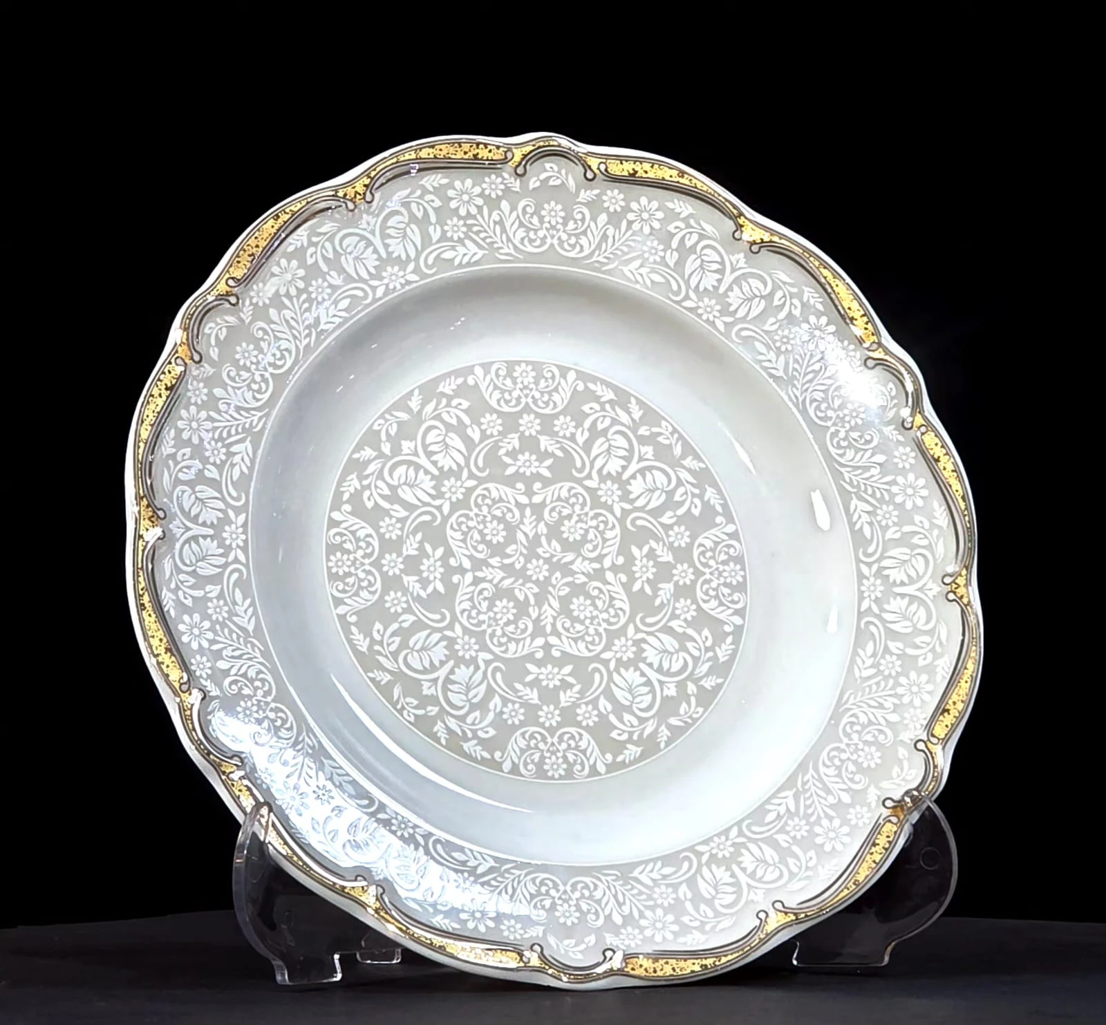 Gri Gold Dantel Desenli Porselen Yemek Takımı