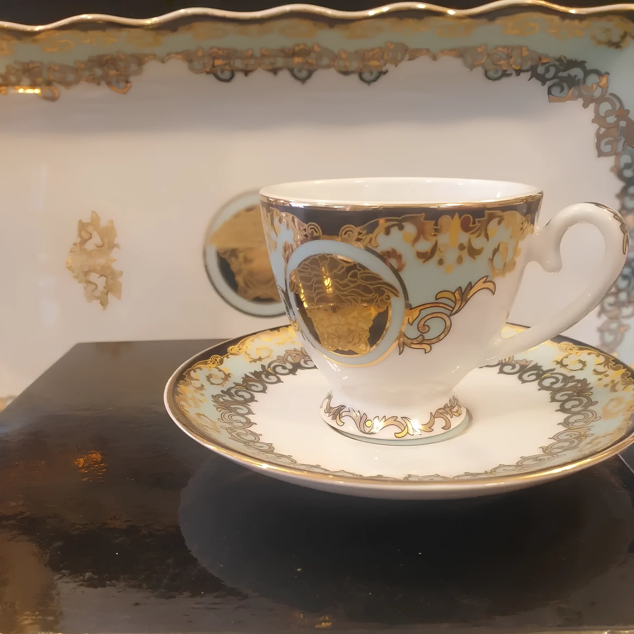 12 Parça 6 Kişilik Çay & Kahve Fincan Takımı ve Büyük Boy & Küçük Boy Tepsi