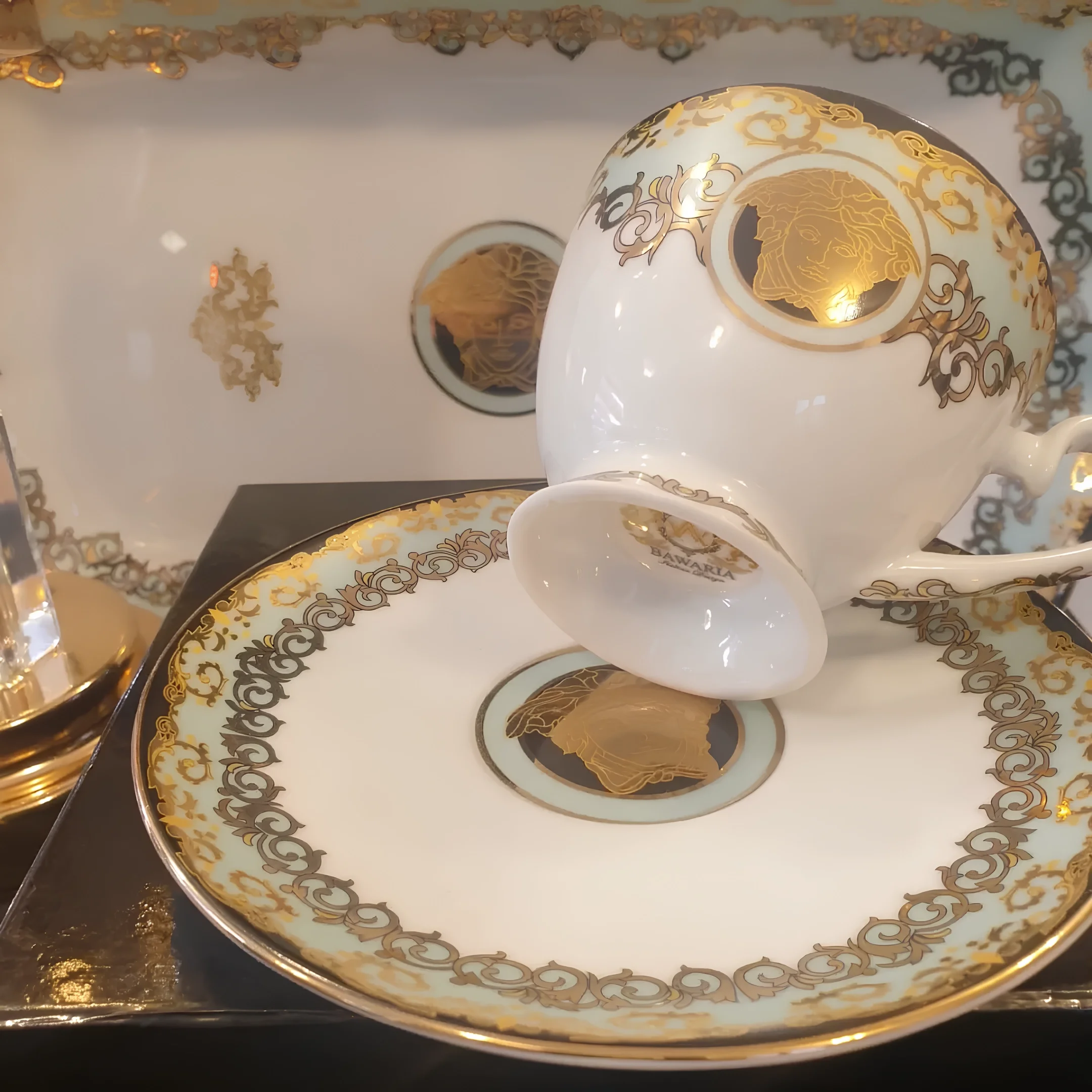 12 Parça 6 Kişilik Çay & Kahve Fincan Takımı ve Büyük Boy & Küçük Boy Tepsi