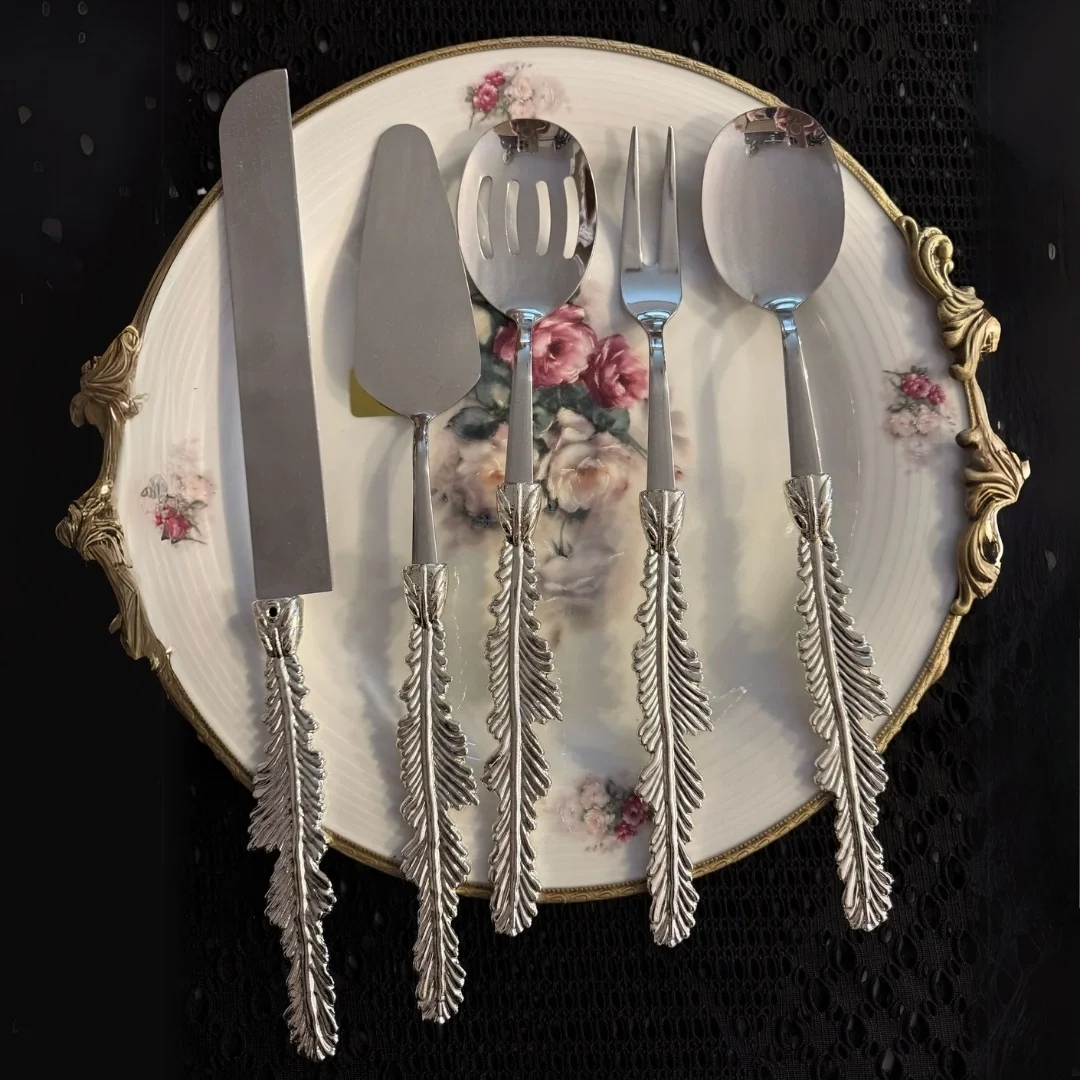 5 Parça Metal Servis Seti – Gümüş Renk, Tüylü Kabartma Sap Detaylı