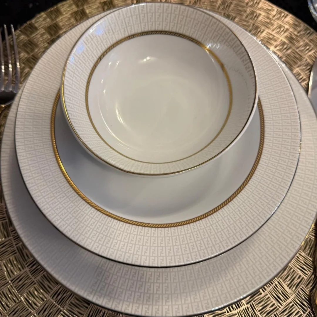 24 Parça 6 Kişilik Lüks Yemek Takımı – Altın Yaldızlı Desenli