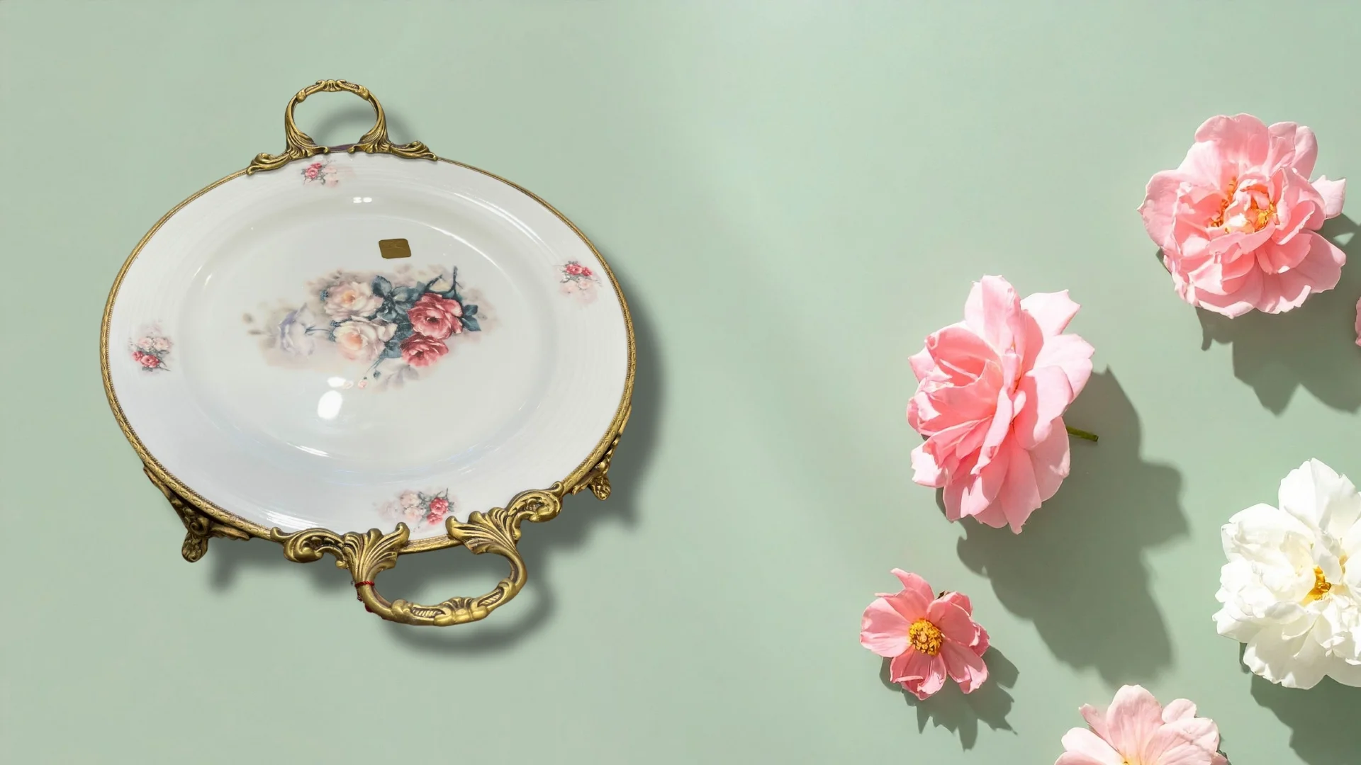 Limoge Çiçek Desenli Altın Kulplu Porselen Sunum Tabağı – 40×31 cm (Ayaklı)