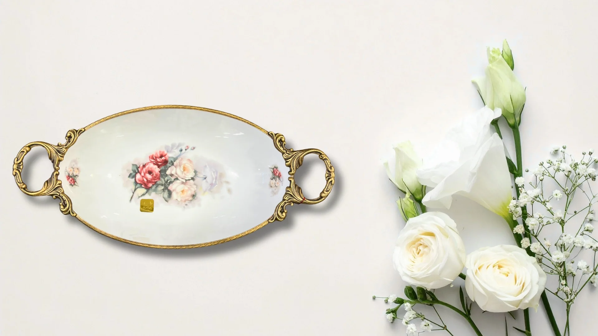 Limoge Çiçek Desenli Altın Kulplu Oval Porselen Sunum Kasesi – 40×8 cm (Ayaklı)