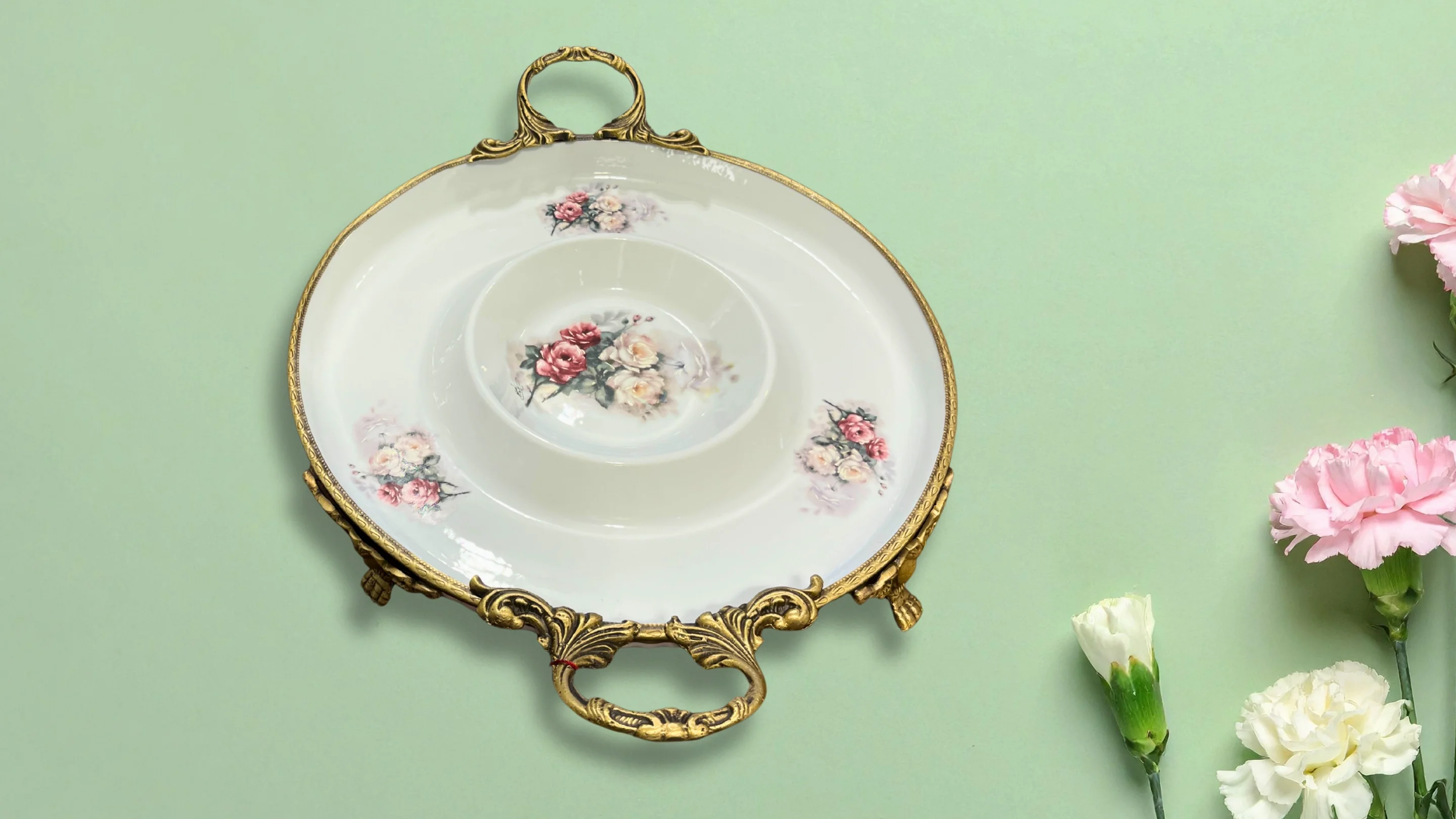 Limoge Çiçek Desenli Sos Hazneli Porselen Sunum Tabağı 39×30 cm | Ayaklı & Altın Detaylı Çift Kulp