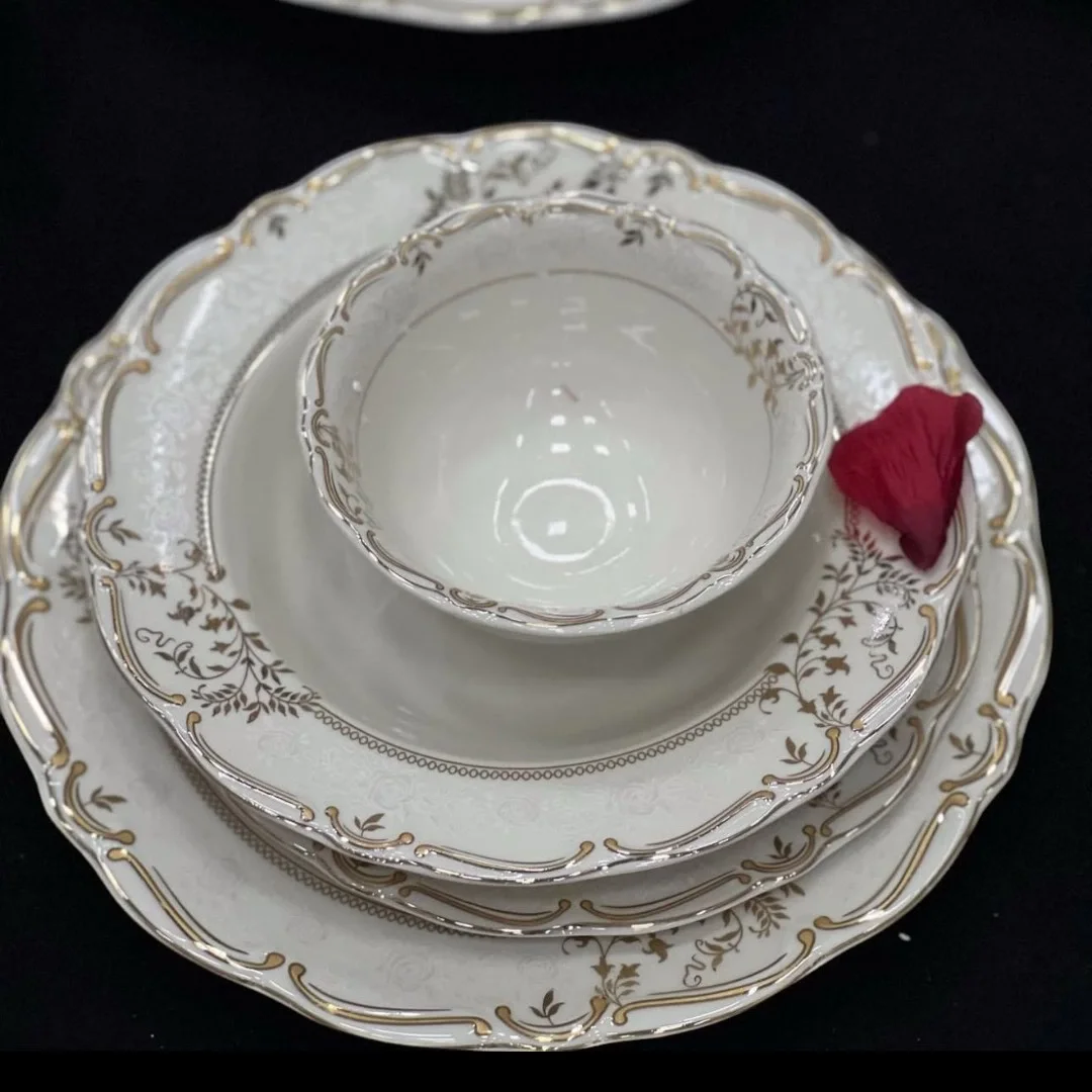 Altın ve Gümüş İşlemeli Porselen Yemek Takımı 56 Parça 12 Kişilik