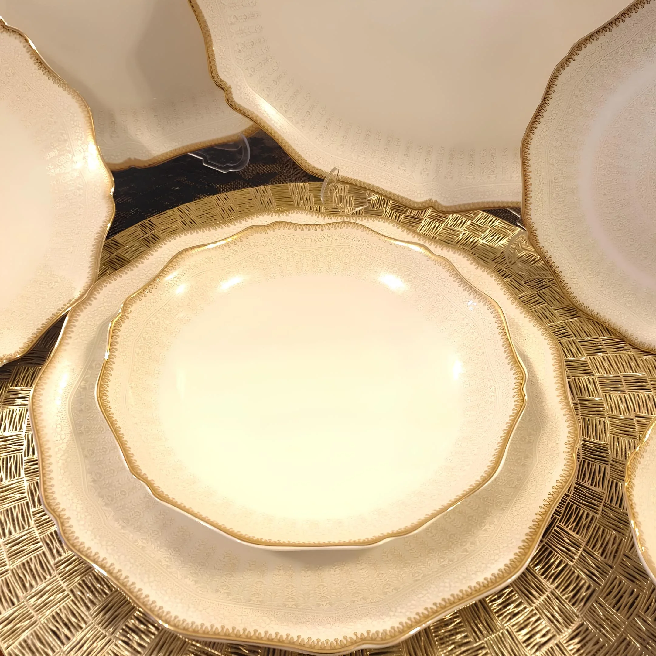 Elizabeth Lüks Altın İşlemeli Porselen 58 Parça 12 Kişilik Yemek Takımı