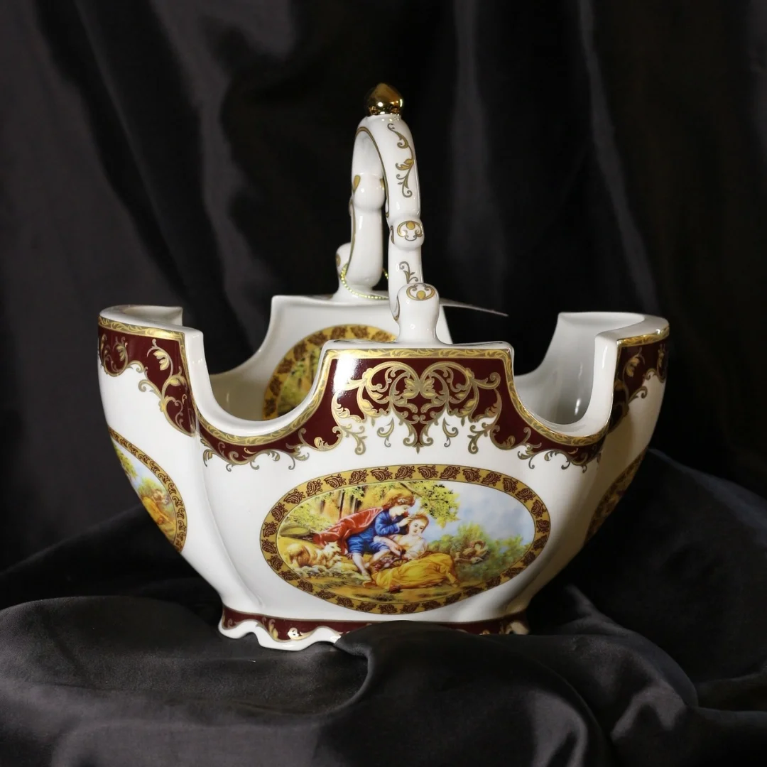 İhtişamlı Barok Stilinde Kulplu Dekoratif Vazo - Sofralarınıza Lüks Bir Dokunuş