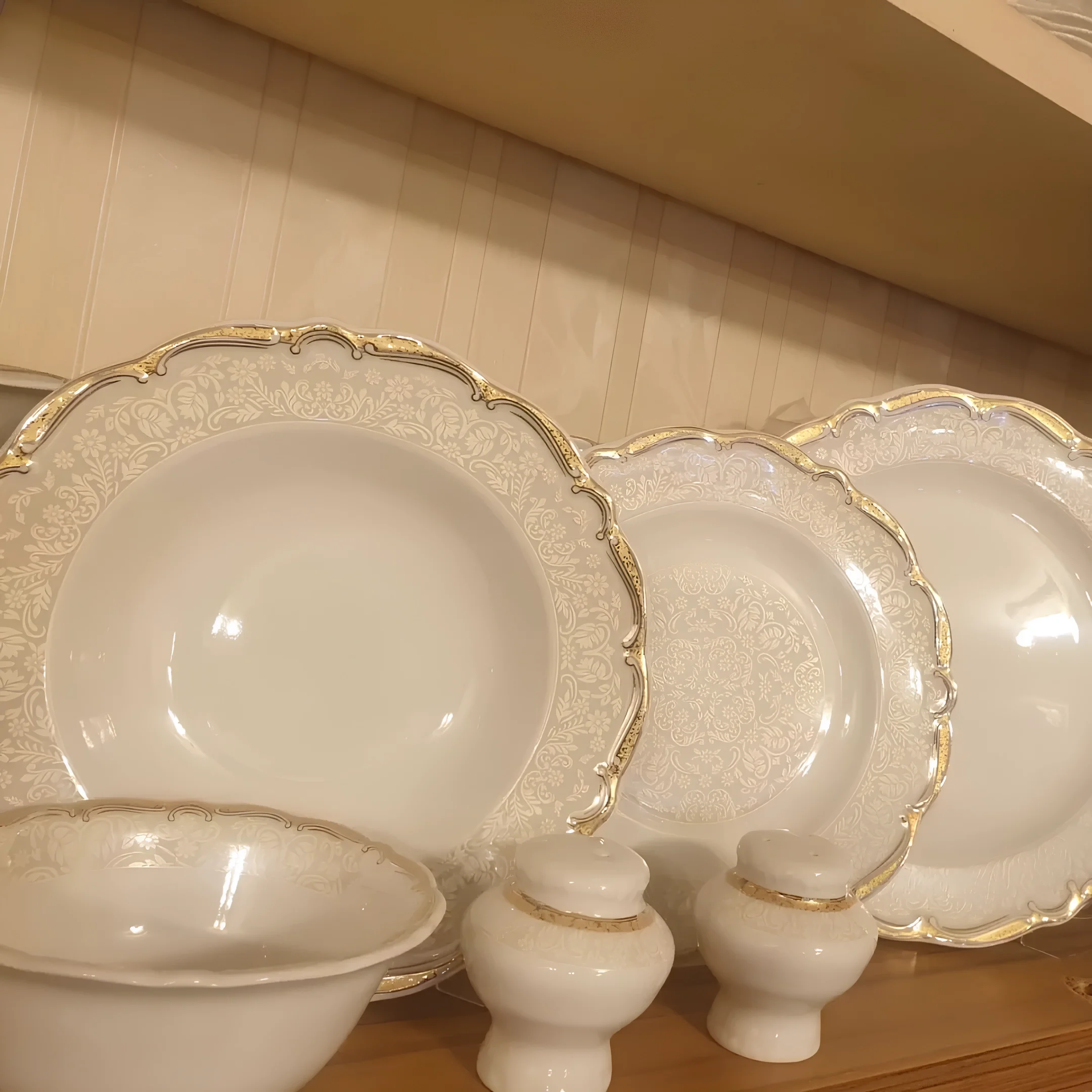 Lüks Altın İşlemeli Porselen Yemek Takımı 56 Parça 12 Kişilik